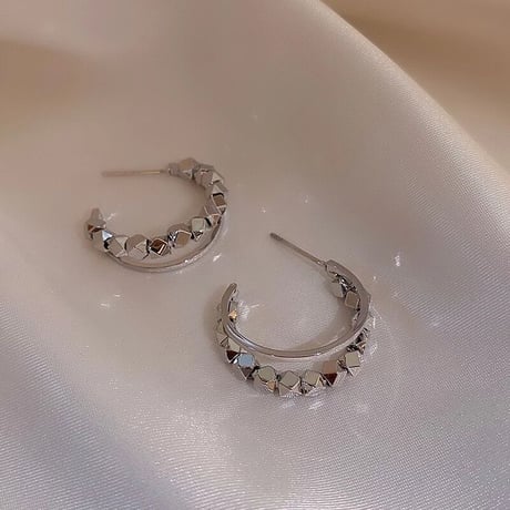 double hoop pierce