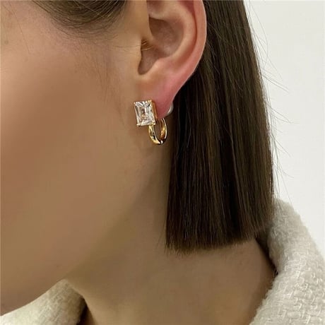 square  stone × pearl pierce