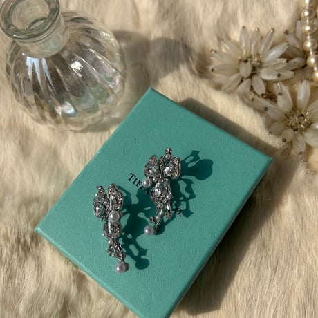 flower × pearl wedding pierce