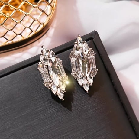 diamond shape stone pierce