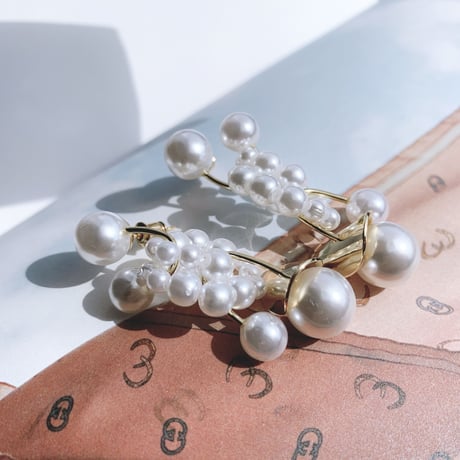 gold × pearl elegant pierce