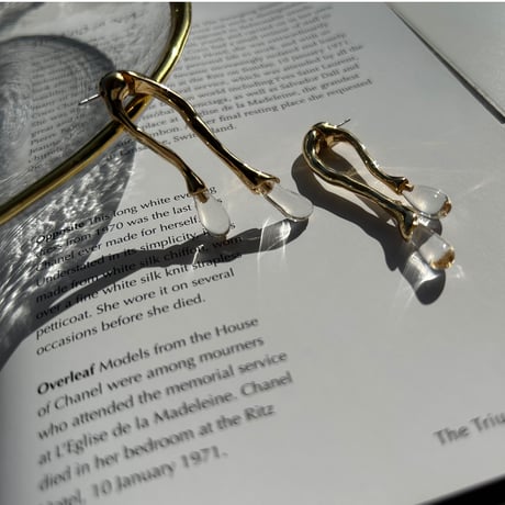 gold × clear stick pierce