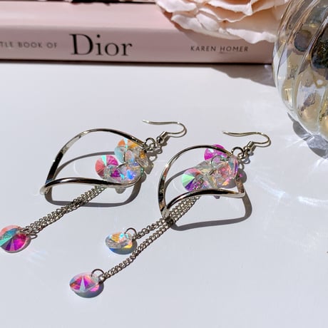 aurora long hook pierce