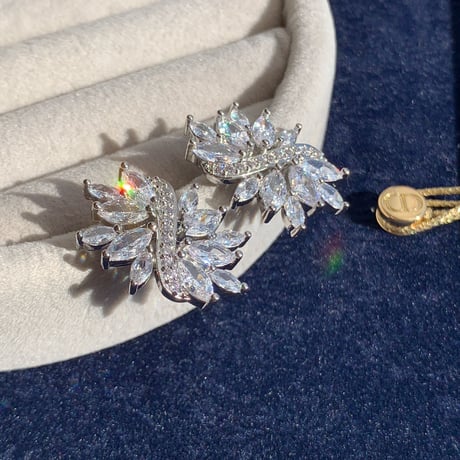 zirconia stone curve leaf pierce