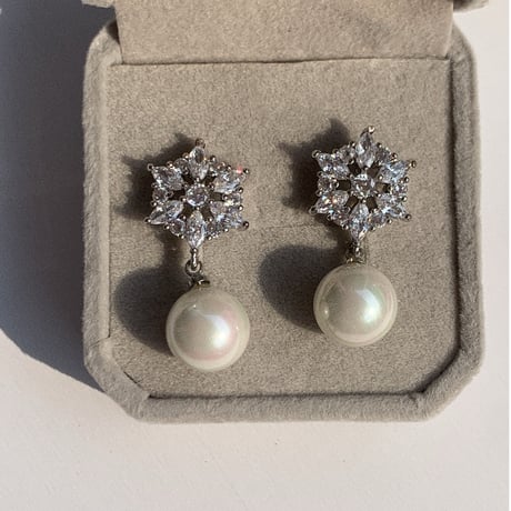 flower stone × pearl pierce