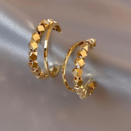 double hoop pierce