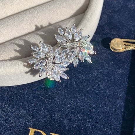 zirconia stone curve leaf pierce
