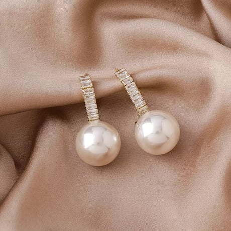 pearl × stone loop  pierce