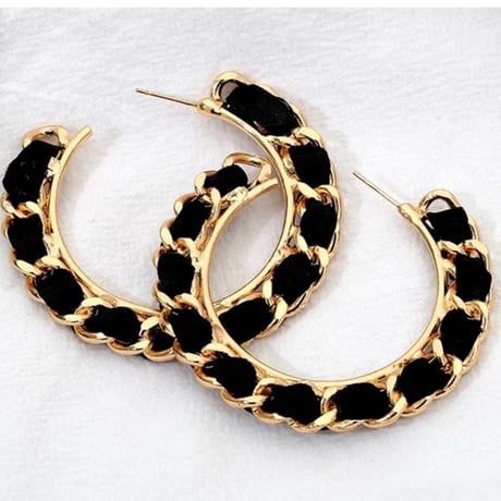 chain hoop pierce