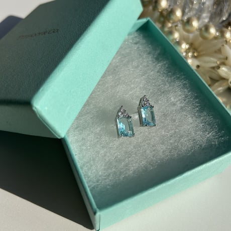 square blue stone pierce