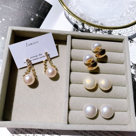 gold × pearl catch pierce