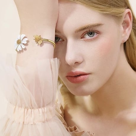 daisy × bee bangle