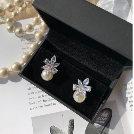 flower × pearl pierce