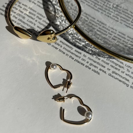 heart × pearl hoop pierce