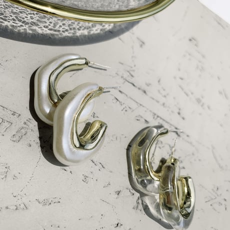 clear × gold hoop pierce