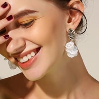 white reef × gold pierce/earring