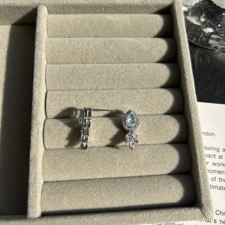 blue stone × silver pierce