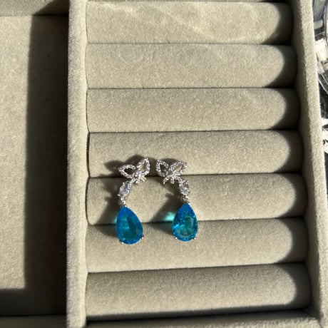 blue stone × silver pierce