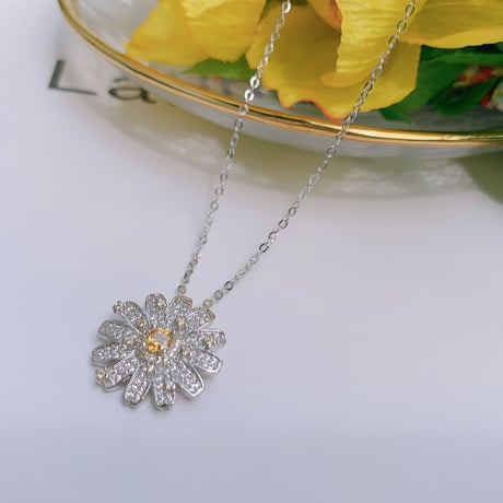 marguerite stone necklace