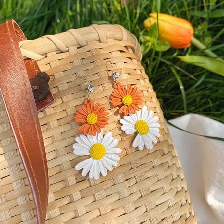 marguerite bicolor hook pierce