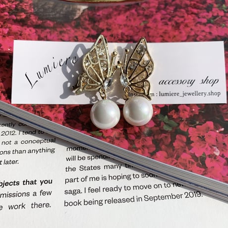 butterfly in stone × pearl pierce