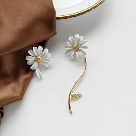 daisy asymmetry pierce