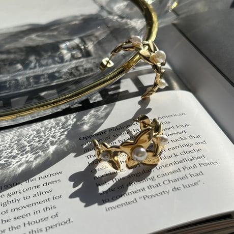 butterfly × pearl hoop pierce