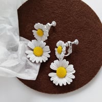 double marguerite pierce/earring