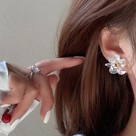 clear flower pierce