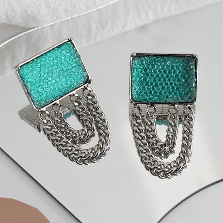 square stone × chain pierce