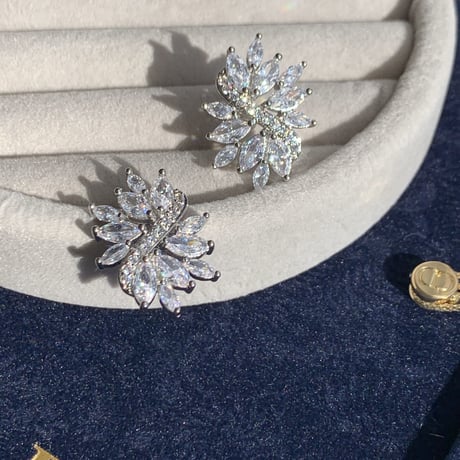 zirconia stone curve leaf pierce