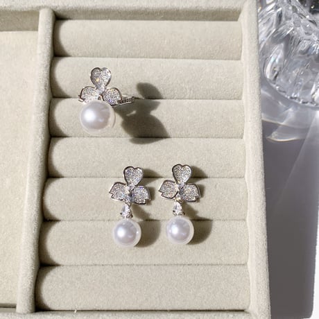 clover ×  pearl open ring