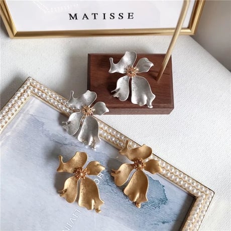 vintage flower  pierce