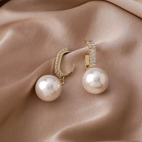 pearl × stone loop  pierce