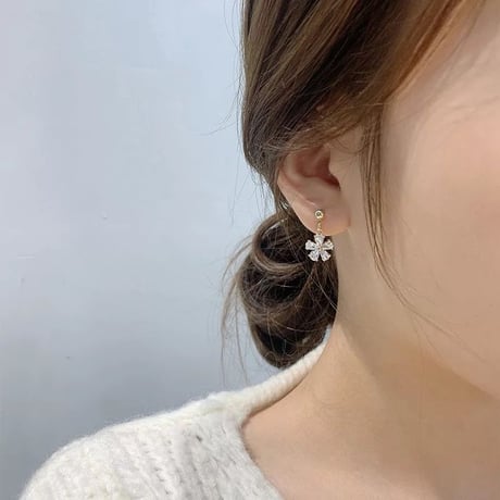 flower × Pearl hoop 2way pierce