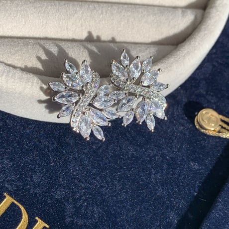 zirconia stone curve leaf pierce