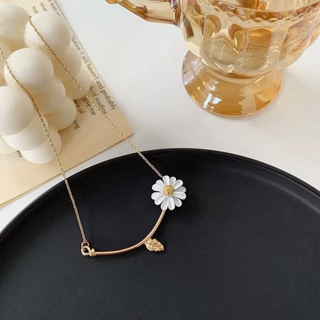 daisy necklace