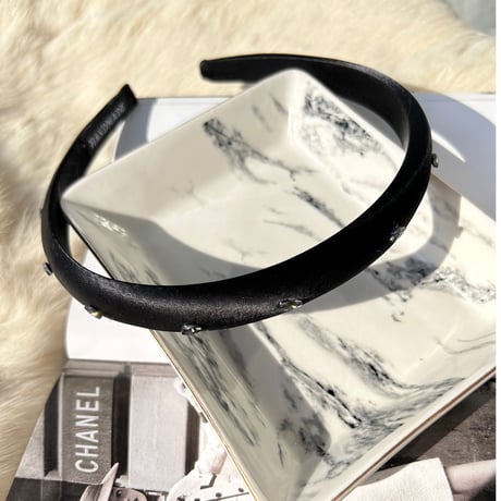 black hair band