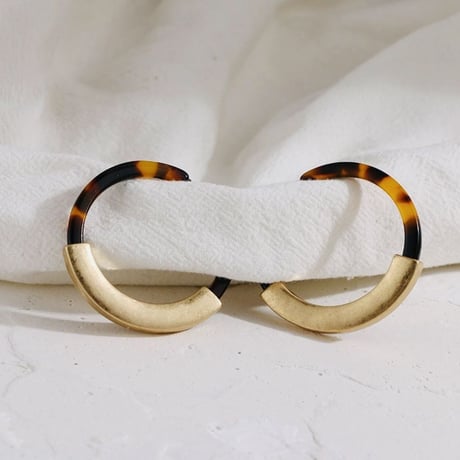 marble  × gold hoop  pierce