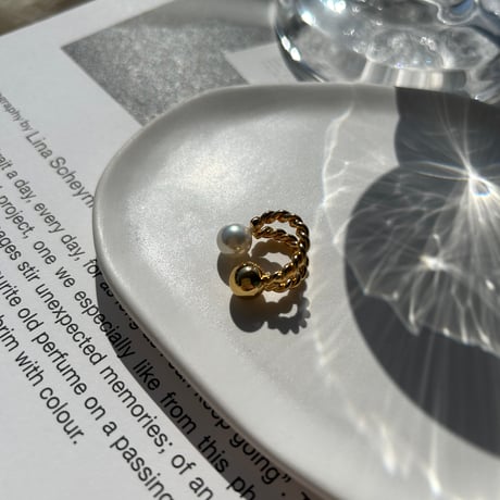 gold × pearl ear cuffs