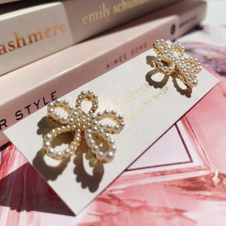 pearl flower pierce