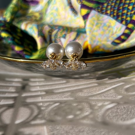 bee pearl catch pierce