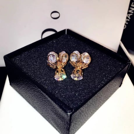 flower × stone catch pierce