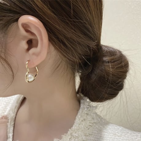 pearl in heart hoop pierce