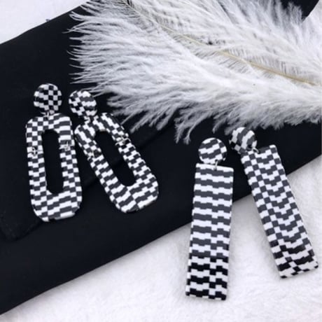monotone check pierce