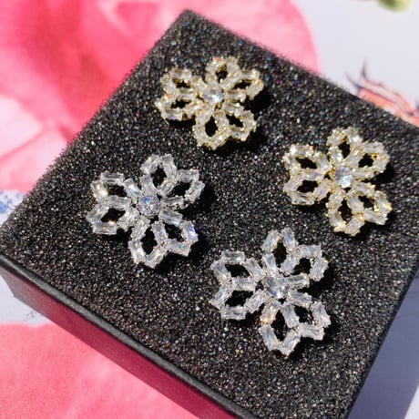 clover stone  pierce