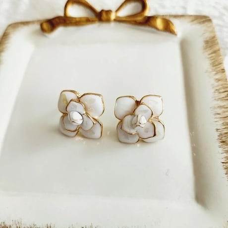 white flower  pink gold pierce/earring
