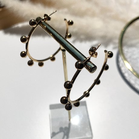 simple gold bowl big hoop pierce