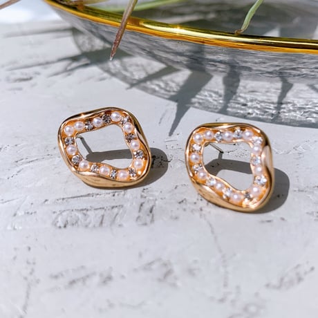 variation loop pearl pierce