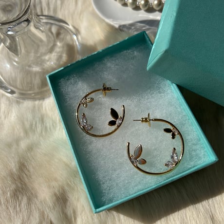 butterfly × stone hoop pierce